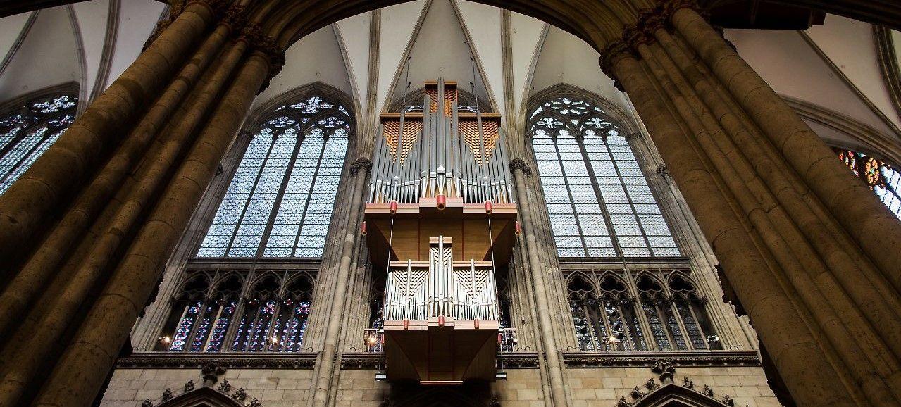 Langhausorgel / Schwalbennestorgel